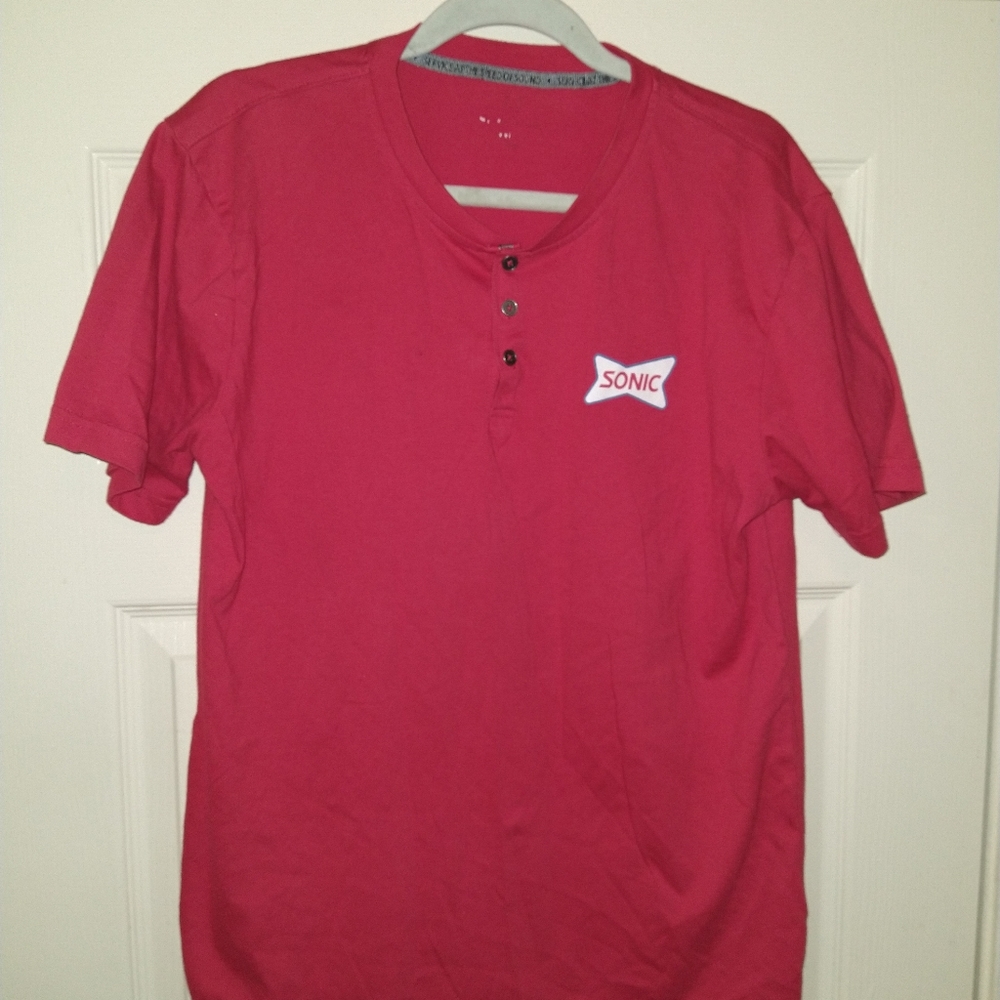 Sonic Red Employee Workwear Henley Shirt Men's sz Medium.